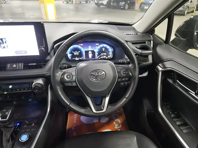 トヨタ ＲＡＶ４ G Zパッケージ 香川県 2023(令5)年 7.3万km アティチュードブラックマイカ 4WD/ワンオーナー/純正10.5型ナビ/フルセグTV/ハンズフリーパワーバックドア/パノラミックビューモニター/ビルトインETC2.0/デジタルインナーミラー/レーダークルーズコントロール/セーフティセンス/・衝突被害軽減ブレーキ/・車線逸脱防止支援システム/・カーブ速度抑制機能/・ドライバー異常時対応システム/LEDヘッドランプ/革巻きステアリング/ステアリングヒーター/ブラック合皮シート/運転席パワーシート/前席シートヒーター/ベンチレーション/純正19インチアルミホイール/スマートキー/プッシュエンジンスタート/禁煙車