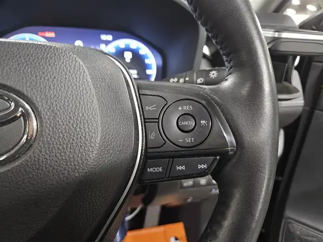 トヨタ ＲＡＶ４ G Zパッケージ 香川県 2023(令5)年 7.3万km アティチュードブラックマイカ 4WD/ワンオーナー/純正10.5型ナビ/フルセグTV/ハンズフリーパワーバックドア/パノラミックビューモニター/ビルトインETC2.0/デジタルインナーミラー/レーダークルーズコントロール/セーフティセンス/・衝突被害軽減ブレーキ/・車線逸脱防止支援システム/・カーブ速度抑制機能/・ドライバー異常時対応システム/LEDヘッドランプ/革巻きステアリング/ステアリングヒーター/ブラック合皮シート/運転席パワーシート/前席シートヒーター/ベンチレーション/純正19インチアルミホイール/スマートキー/プッシュエンジンスタート/禁煙車