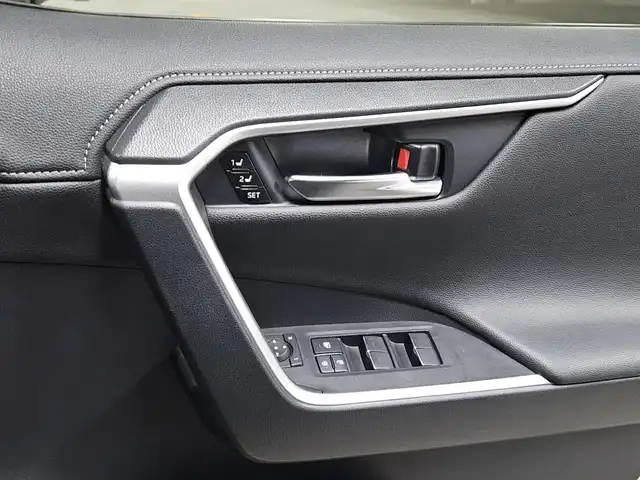トヨタ ＲＡＶ４ G Zパッケージ 香川県 2023(令5)年 7.3万km アティチュードブラックマイカ 4WD/ワンオーナー/純正10.5型ナビ/フルセグTV/ハンズフリーパワーバックドア/パノラミックビューモニター/ビルトインETC2.0/デジタルインナーミラー/レーダークルーズコントロール/セーフティセンス/・衝突被害軽減ブレーキ/・車線逸脱防止支援システム/・カーブ速度抑制機能/・ドライバー異常時対応システム/LEDヘッドランプ/革巻きステアリング/ステアリングヒーター/ブラック合皮シート/運転席パワーシート/前席シートヒーター/ベンチレーション/純正19インチアルミホイール/スマートキー/プッシュエンジンスタート/禁煙車