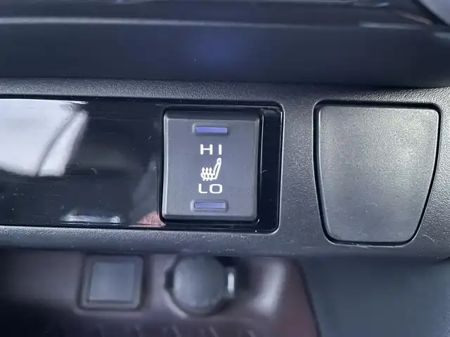 トヨタ ＲＡＶ４ G 岩手県 2021(令3)年 2.1万km ホワイトパールクリスタルシャイン 純正9インチSDナビ/AM/FM/CD/Bluetooth/フルセグTV/バックカメラ/ビルトインETC/レーダークルーズコントロール/衝突被害軽減ブレーキ/レーンキープアシスト/横滑り防止装置/ブラインドスポットモニター/パワーシート(運転席)/シートヒーター(運転席/助手席)/オートライト/オートハイビーム/LEDヘッドライト/フォグランプ/スマートキー/プッシュスタート/電動格納ミラー/純正18インチAW/純正フロアマット/純正ドアバイザー