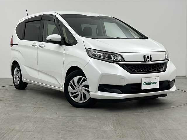 ホンダ フリード G ホンダセンシング 三重県 2021(令3)年 3.9万km プラチナホワイトパール ホンダセンシング/衝突軽減ブレーキ/横滑り防止装置/車線維持支援システム/盗難防止装置/社外8インチメモリーナビ/Bluetooth/CD/DVD/バックカメラ/純正前後ドライブレコーダー/純正ビルトインETC/レーダークルーズコントロール/運転席シートヒーター/助手席シートヒーター/両側パワースライドドア/オートAC/アイドリングストップ/ステアリングスイッチ