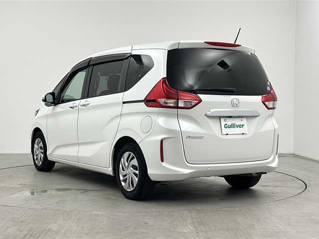 ホンダ フリード G ホンダセンシング 三重県 2021(令3)年 3.9万km プラチナホワイトパール ホンダセンシング/衝突軽減ブレーキ/横滑り防止装置/車線維持支援システム/盗難防止装置/社外8インチメモリーナビ/Bluetooth/CD/DVD/バックカメラ/純正前後ドライブレコーダー/純正ビルトインETC/レーダークルーズコントロール/運転席シートヒーター/助手席シートヒーター/両側パワースライドドア/オートAC/アイドリングストップ/ステアリングスイッチ