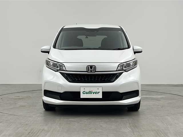 ホンダ フリード G ホンダセンシング 三重県 2021(令3)年 3.9万km プラチナホワイトパール ホンダセンシング/衝突軽減ブレーキ/横滑り防止装置/車線維持支援システム/盗難防止装置/社外8インチメモリーナビ/Bluetooth/CD/DVD/バックカメラ/純正前後ドライブレコーダー/純正ビルトインETC/レーダークルーズコントロール/運転席シートヒーター/助手席シートヒーター/両側パワースライドドア/オートAC/アイドリングストップ/ステアリングスイッチ