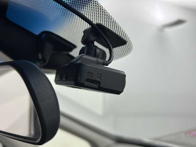 ホンダ フリード G ホンダセンシング 三重県 2021(令3)年 3.9万km プラチナホワイトパール ホンダセンシング/衝突軽減ブレーキ/横滑り防止装置/車線維持支援システム/盗難防止装置/社外8インチメモリーナビ/Bluetooth/CD/DVD/バックカメラ/純正前後ドライブレコーダー/純正ビルトインETC/レーダークルーズコントロール/運転席シートヒーター/助手席シートヒーター/両側パワースライドドア/オートAC/アイドリングストップ/ステアリングスイッチ