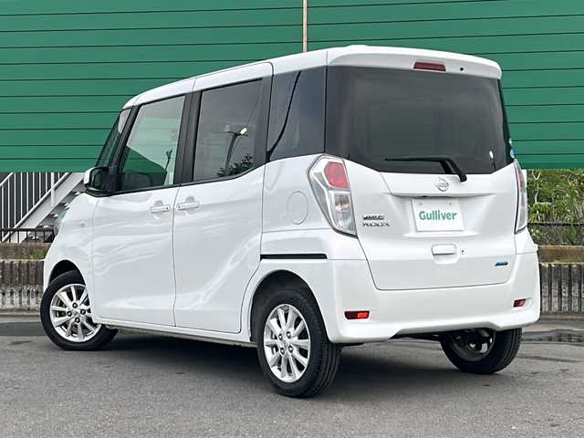 日産 デイズ ルークス X Vセレクション 茨城県 2016(平28)年 2.5万km ホワイトパール 純正ディーラーSDナビ/AM/FM/BT/フルセグTV/CD/USBポート/全方位カメラ/横滑り防止装置/両側パワースライド/ベンチシート/純正14インチアルミホイル/プッシュスタート/スマートキー/ETC/禁煙車