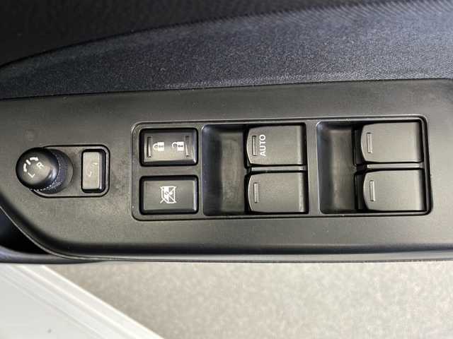 スズキ スイフト XS 長野県 2011(平23)年 6.8万km スノーホワイトパール SDナビ(QY-7150S-A)CD&SD&AM&FM&ワンセグ/純正ビルトインETC/クルーズコントロール/ステアリングスイッチ/パドルシフト/フォグランプ/電動格納ミラー/ヘッドライトレベライザー/ドアバイザー/純正16インチアルミホイール装着/シートリフター/スマートキー/プッシュスタート/スペアキー1本