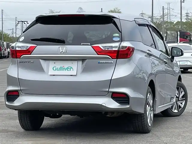 ホンダ シャトル ハイブリッド 道央・札幌 2018(平30)年 7.7万km ルナシルバーM ４WD/社外オーディオ/AM/FM/USB/AUX/横滑り防止装置/ビルトインETC/ECONモード/Sモード/ワイパーデアイサー/EVMODE/プッシュスタート/スマートキー/ハロゲンヘッドライト/フォグランプ/ヘッドライトレベライザー/電動格納ミラー/ヒーテッドドアミラー/ウィンカーミラー/フロアマット/ドアバイザー/スペアキー/鉄チンホイール付夏タイヤ積込/185/65/R15/2023年/山3mm