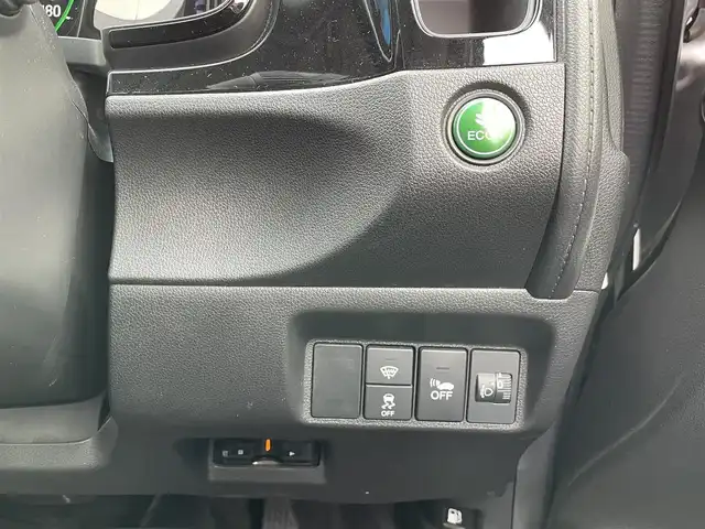 ホンダ シャトル ハイブリッド 道央・札幌 2018(平30)年 7.7万km ルナシルバーM ４WD/社外オーディオ/AM/FM/USB/AUX/横滑り防止装置/ビルトインETC/ECONモード/Sモード/ワイパーデアイサー/EVMODE/プッシュスタート/スマートキー/ハロゲンヘッドライト/フォグランプ/ヘッドライトレベライザー/電動格納ミラー/ヒーテッドドアミラー/ウィンカーミラー/フロアマット/ドアバイザー/スペアキー/鉄チンホイール付夏タイヤ積込/185/65/R15/2023年/山3mm