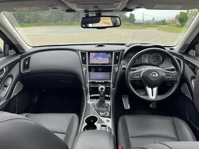 日産 スカイライン ハイブリッド GT タイプSP 兵庫県 2020(令2)年 6.3万km ブリリアントホワイトパール 純正ナビ/サンルーフ/全方位モニター/フルセグTV/Bluetooth接続可/ビルトインETC2.0/ドライブレコーダー/レーダークルーズコントロール/黒革シート/シートヒーター/パワーシート/リバース連動ドアミラー/純正19インチAW