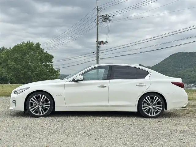日産 スカイライン ハイブリッド GT タイプSP 兵庫県 2020(令2)年 6.3万km ブリリアントホワイトパール 純正ナビ/サンルーフ/全方位モニター/フルセグTV/Bluetooth接続可/ビルトインETC2.0/ドライブレコーダー/レーダークルーズコントロール/黒革シート/シートヒーター/パワーシート/リバース連動ドアミラー/純正19インチAW