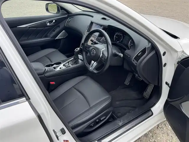 日産 スカイライン ハイブリッド GT タイプSP 兵庫県 2020(令2)年 6.3万km ブリリアントホワイトパール 純正ナビ/サンルーフ/全方位モニター/フルセグTV/Bluetooth接続可/ビルトインETC2.0/ドライブレコーダー/レーダークルーズコントロール/黒革シート/シートヒーター/パワーシート/リバース連動ドアミラー/純正19インチAW