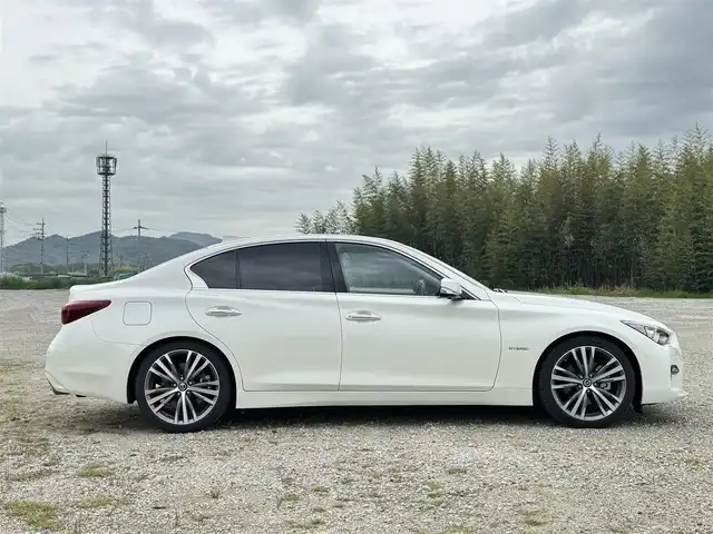日産 スカイライン ハイブリッド GT タイプSP 兵庫県 2020(令2)年 6.3万km ブリリアントホワイトパール 純正ナビ/サンルーフ/全方位モニター/フルセグTV/Bluetooth接続可/ビルトインETC2.0/ドライブレコーダー/レーダークルーズコントロール/黒革シート/シートヒーター/パワーシート/リバース連動ドアミラー/純正19インチAW