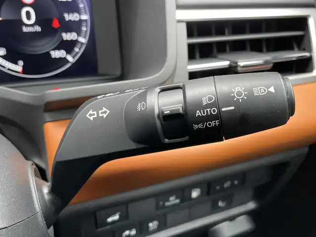 三菱 アウトランダー ＰＨＥＶ P 千葉県 2022(令4)年 2.3万km ホワイトダイヤモンド BOSEサウンド/eアシスト/　衝突軽減ブレーキ/レーンキープアシスト/　レーダークルーズコントロール/ヘッドアップディスプレイ/　クリアランスソナー/ブラインドスポットモニター/純正メーカーディスプレイナビ/　フルセグ/BT/USB/カープレイ/全方位カメラ/パドルシフト/ETC2.0/ステアリングスイッチ/ワイヤレス充電/100V電源/アイドリングストップ/ハンズフリーパワーバックドア/レザーシート/パワーシート(D/N席)/D/N席2メモリシート/シートヒーター(D/N席)/スマートキー/プッシュスタート/LEDヘッドライト/オートライト/アダプティブヘッドライト/フォグライト/純正フロアマット