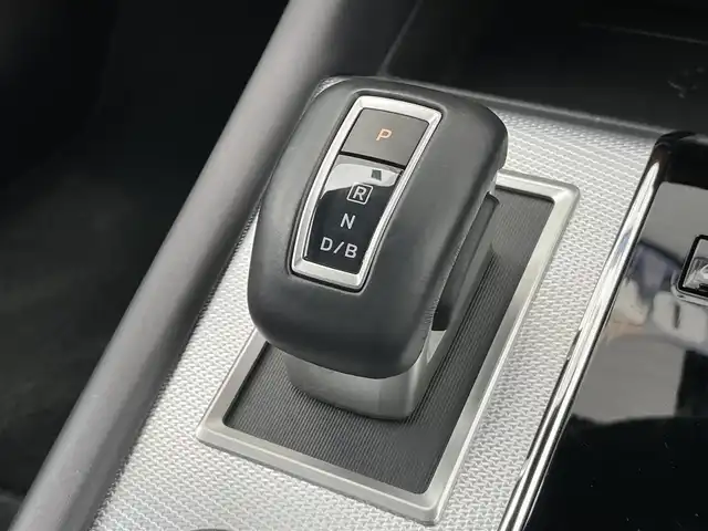 三菱 アウトランダー ＰＨＥＶ P 千葉県 2022(令4)年 2.3万km ホワイトダイヤモンド BOSEサウンド/eアシスト/　衝突軽減ブレーキ/レーンキープアシスト/　レーダークルーズコントロール/ヘッドアップディスプレイ/　クリアランスソナー/ブラインドスポットモニター/純正メーカーディスプレイナビ/　フルセグ/BT/USB/カープレイ/全方位カメラ/パドルシフト/ETC2.0/ステアリングスイッチ/ワイヤレス充電/100V電源/アイドリングストップ/ハンズフリーパワーバックドア/レザーシート/パワーシート(D/N席)/D/N席2メモリシート/シートヒーター(D/N席)/スマートキー/プッシュスタート/LEDヘッドライト/オートライト/アダプティブヘッドライト/フォグライト/純正フロアマット