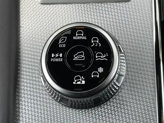 三菱 アウトランダー ＰＨＥＶ P 千葉県 2022(令4)年 2.3万km ホワイトダイヤモンド BOSEサウンド/eアシスト/　衝突軽減ブレーキ/レーンキープアシスト/　レーダークルーズコントロール/ヘッドアップディスプレイ/　クリアランスソナー/ブラインドスポットモニター/純正メーカーディスプレイナビ/　フルセグ/BT/USB/カープレイ/全方位カメラ/パドルシフト/ETC2.0/ステアリングスイッチ/ワイヤレス充電/100V電源/アイドリングストップ/ハンズフリーパワーバックドア/レザーシート/パワーシート(D/N席)/D/N席2メモリシート/シートヒーター(D/N席)/スマートキー/プッシュスタート/LEDヘッドライト/オートライト/アダプティブヘッドライト/フォグライト/純正フロアマット