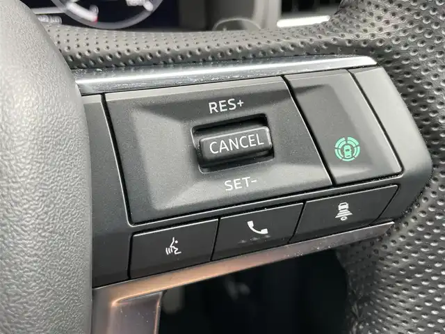 三菱 アウトランダー ＰＨＥＶ P 千葉県 2022(令4)年 2.3万km ホワイトダイヤモンド BOSEサウンド/eアシスト/　衝突軽減ブレーキ/レーンキープアシスト/　レーダークルーズコントロール/ヘッドアップディスプレイ/　クリアランスソナー/ブラインドスポットモニター/純正メーカーディスプレイナビ/　フルセグ/BT/USB/カープレイ/全方位カメラ/パドルシフト/ETC2.0/ステアリングスイッチ/ワイヤレス充電/100V電源/アイドリングストップ/ハンズフリーパワーバックドア/レザーシート/パワーシート(D/N席)/D/N席2メモリシート/シートヒーター(D/N席)/スマートキー/プッシュスタート/LEDヘッドライト/オートライト/アダプティブヘッドライト/フォグライト/純正フロアマット