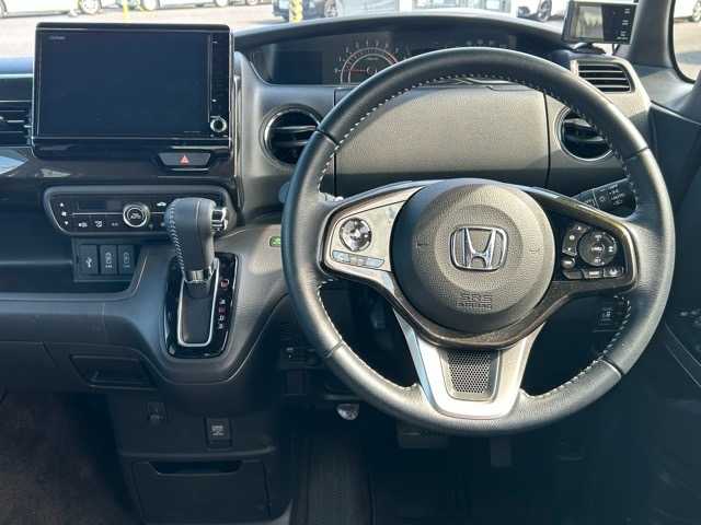 ホンダ Ｎ ＢＯＸ カスタム G L ターボ ホンダセンシング 千葉県 2020(令2)年 2.7万km プラチナホワイトパール 純正8インチメモリナビ/Bluetooth/CD/DVD/フルセグTV/バックカメラ/ETC/前後ドライブレコーダー/社外レーダー/衝突軽減ブレーキ/アダプティブクルーズコントロール/誤発進抑制機能/後方誤発進抑制機能/路外逸脱警報/レーンキープアシスト/標識認識機能/先行車発信お知らせ/オートハイビーム/両側パワースライドドア/ハーフレザーシート/前席シートヒーター/ロールサンシェード/パドルシフト/ステアリングスイッチ/スマートキー/ウインカーミラー/純正15インチアルミホイール/純正フロアマット/純正ドアバイザー