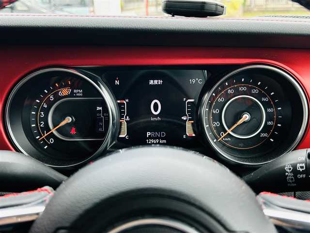 クライスラー・ジープ ジープ ラングラー ルビコン 千葉県 2023(令5)年 1.4万km パープル ワンオーナー/２００台限定モデル/純正ナビゲーション/・Bluetoothオーディオ/・フルセグTV/・CarPlay/・Androidauto/ETC2.0/前後ドライブレコーダー/サブウーファー付ALPINE製プレミアムスピーカー/フロント、サイド、リアカメラ/アダプティブクルーズコントロール/ParkSenseフロント・リアパークアシスト/レザーシート/・前席シートヒーター付/ステアリングヒーター/ボディカラー　レイン/LEDヘッドライト/LEDフロントフォグライト/ショートアンテナ/純正ラバーマット/スペアスマートキー有り/取扱説明書/保証書