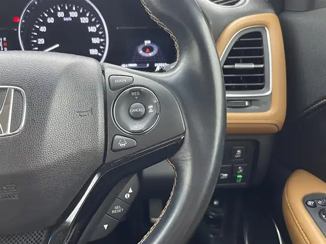 ホンダ ヴェゼル ハイブリッド Z ホンダセンシング 熊本県 2018(平30)年 6.9万km クリスタルブラックパール 禁煙車　/純正j9インチナビ（ＣＤ・ＤＶＤ・フルセグ・ＢＴ・ＳＤ）/バックカメラ　/純正前方ドライブレコーダー　/ビルトインＥＴＣ　/ホンダセンシング/・衝突軽減ブレーキ/・レーンキープアシスト/・アダブティブクルーズコントロール/横滑り防止/前席シートヒーター/ブラウンコンビシート/パドルシフト/純正フロアマット/純正１７インチAW/オートライト/LEDヘッドライト/フォグライト/スマートキー/プッシュスタート/スペアキー1本/保証書/取扱説明書