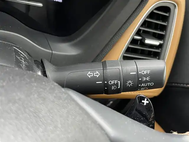ホンダ ヴェゼル ハイブリッド Z ホンダセンシング 熊本県 2018(平30)年 6.9万km クリスタルブラックパール 禁煙車　/純正j9インチナビ（ＣＤ・ＤＶＤ・フルセグ・ＢＴ・ＳＤ）/バックカメラ　/純正前方ドライブレコーダー　/ビルトインＥＴＣ　/ホンダセンシング/・衝突軽減ブレーキ/・レーンキープアシスト/・アダブティブクルーズコントロール/横滑り防止/前席シートヒーター/ブラウンコンビシート/パドルシフト/純正フロアマット/純正１７インチAW/オートライト/LEDヘッドライト/フォグライト/スマートキー/プッシュスタート/スペアキー1本/保証書/取扱説明書