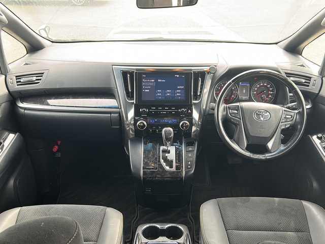 トヨタ アルファード S タイプゴールド 佐賀県 2020(令2)年 5.5万km ホワイトパールクリスタルシャイン /純正9型ディスプレイオーディオ【ナビ機能付】//Bluetooth//バックカメラ//ビルトインETC//両側パワースライドドア//パワーバックドア//ハーフレザーシート//オットマン//コーナーセンサー //三眼LEDヘッドライト//シーケンシャルターンランプ//純正18インチアルミ//フロアマット//ドアバイザー//新車保証書//トヨタセーフティセンス