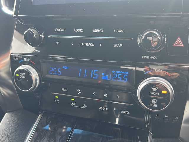 トヨタ アルファード S タイプゴールド 佐賀県 2020(令2)年 5.5万km ホワイトパールクリスタルシャイン /純正9型ディスプレイオーディオ【ナビ機能付】//Bluetooth//バックカメラ//ビルトインETC//両側パワースライドドア//パワーバックドア//ハーフレザーシート//オットマン//コーナーセンサー //三眼LEDヘッドライト//シーケンシャルターンランプ//純正18インチアルミ//フロアマット//ドアバイザー//新車保証書//トヨタセーフティセンス