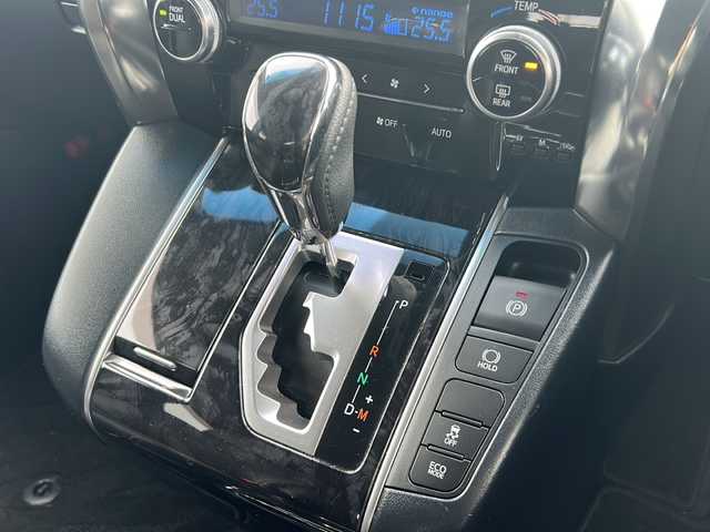 トヨタ アルファード S タイプゴールド 佐賀県 2020(令2)年 5.5万km ホワイトパールクリスタルシャイン /純正9型ディスプレイオーディオ【ナビ機能付】//Bluetooth//バックカメラ//ビルトインETC//両側パワースライドドア//パワーバックドア//ハーフレザーシート//オットマン//コーナーセンサー //三眼LEDヘッドライト//シーケンシャルターンランプ//純正18インチアルミ//フロアマット//ドアバイザー//新車保証書//トヨタセーフティセンス