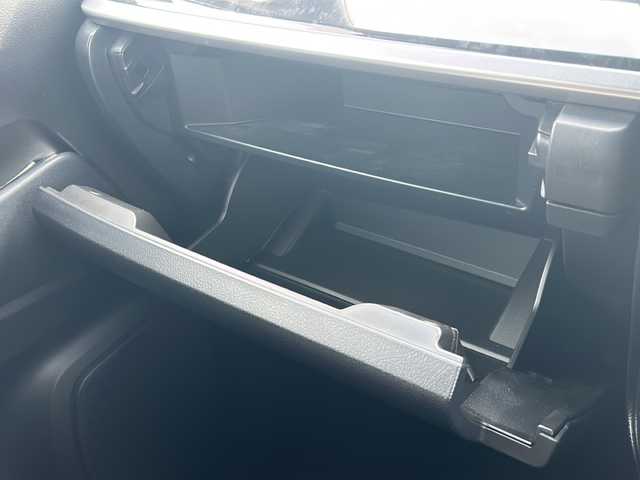 トヨタ アルファード S タイプゴールド 佐賀県 2020(令2)年 5.5万km ホワイトパールクリスタルシャイン /純正9型ディスプレイオーディオ【ナビ機能付】//Bluetooth//バックカメラ//ビルトインETC//両側パワースライドドア//パワーバックドア//ハーフレザーシート//オットマン//コーナーセンサー //三眼LEDヘッドライト//シーケンシャルターンランプ//純正18インチアルミ//フロアマット//ドアバイザー//新車保証書//トヨタセーフティセンス