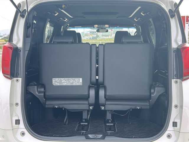 トヨタ アルファード S タイプゴールド 佐賀県 2020(令2)年 5.5万km ホワイトパールクリスタルシャイン /純正9型ディスプレイオーディオ【ナビ機能付】//Bluetooth//バックカメラ//ビルトインETC//両側パワースライドドア//パワーバックドア//ハーフレザーシート//オットマン//コーナーセンサー //三眼LEDヘッドライト//シーケンシャルターンランプ//純正18インチアルミ//フロアマット//ドアバイザー//新車保証書//トヨタセーフティセンス