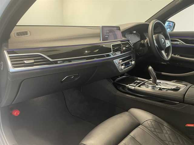 ＢＭＷ ７４０ｉ Mスポーツ 愛知県 2020(令2)年 1.7万km ミネラルホワイト サンルーフ　/ＨＵＤ　/ｈ／ｒサウンド　/レザーシート　/ライブコクピット　/純正ナビ　/Ｂｌｕｅｔｏｏｔｈ　/フルセグＴＶ　/３６０度カメラ　/レザーライト　/ベンチレーション　/マッサージシート　/ドライビングアシスタントプロフェッショナル/ＡＣＣ　/ＢＳＭ/LKA/アンビエントライト　/アクティブステアリング/プッシュスタート