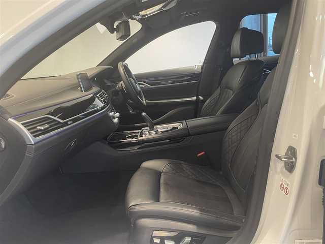 ＢＭＷ ７４０ｉ Mスポーツ 愛知県 2020(令2)年 1.7万km ミネラルホワイト サンルーフ　/ＨＵＤ　/ｈ／ｒサウンド　/レザーシート　/ライブコクピット　/純正ナビ　/Ｂｌｕｅｔｏｏｔｈ　/フルセグＴＶ　/３６０度カメラ　/レザーライト　/ベンチレーション　/マッサージシート　/ドライビングアシスタントプロフェッショナル/ＡＣＣ　/ＢＳＭ/LKA/アンビエントライト　/アクティブステアリング/プッシュスタート