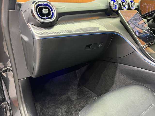 メルセデス・ベンツ Ｍ・ベンツ Ｃ２２０ｄ アバンギャルド　AMGライン 千葉県 2022(令4)年 5.2万km グレー レザーエクスクルーシブＰＫＧ　/ベーシックＰＫＧ　/パノラマＳＲ　/ＡＣＣ　/ナビ　/ＴＶ　/３６０°Ｂｕｒｍｅｓｔｅｒ３Ｄサウンド　/ＨＵＤ　/シートヒーター　/電動リアゲート　/衝突軽減Ｂ　/ＢＳＭ　/ＬＫＡ　/ＥＴＣ