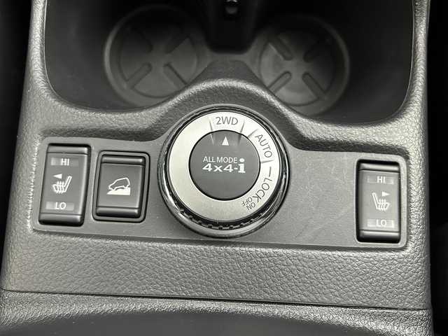 日産 エクストレイル 20X エマージェンシーブレーキ 道央・札幌 2017(平29)年 2.6万km ダイヤモンドブラック ・４WD/・寒冷地仕様/・純正メモリナビ/・CD/DVD/BT/USB/SD/iPod/・フルセグテレビ/・バックカメラ/・前方ドライブレコーダー/・ETC/・衝突軽減ブレーキ/・横滑り防止装置/・レーンキープアシスト/・アイドリングストップ/・ダウンヒルアシストコントロール/・前後コーナーセンサー/・カブロンシート/・D＋N席シートヒーター/・LEDヘッドライト/・プッシュスタート/・スマートキー/・スペアキー/・保証書・取扱説明書