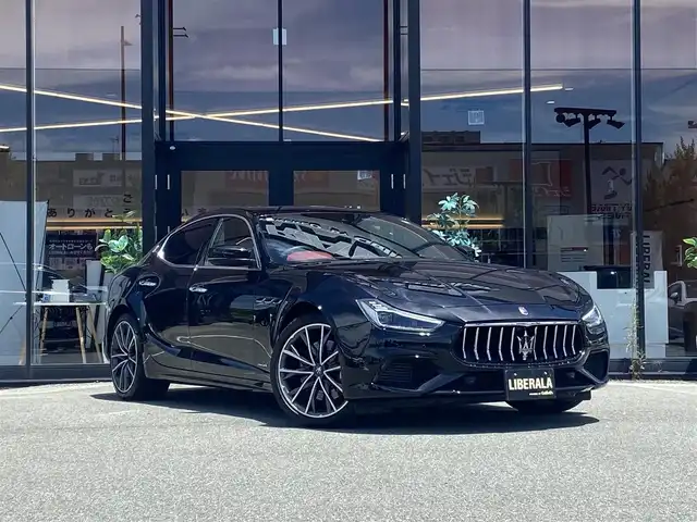 マセラティ マセラティ ギブリ グランスポーツ 福岡県 2020(令2)年 2.3万km 黒 ・サンルーフ/・アダプティブクルーズコントロール/・純正HDDナビ/USB/Bluetooth/AUX/AppleCarPlay/・全方位カメラ/・赤革シート/シートヒーター/・社外前後ドライブレコーダー/・ETC/・純正20AW/・プッシュスタート/・パーキングアシスト/・アイドリングストップ/・スマートキー/・スペアキー/・電動リアゲート/・レーンキープアシスト/・オートライト/・LEDライト/・保証書/・取扱説明書