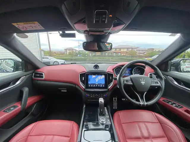 マセラティ マセラティ ギブリ グランスポーツ 福岡県 2020(令2)年 2.3万km 黒 ・サンルーフ/・アダプティブクルーズコントロール/・純正HDDナビ/USB/Bluetooth/AUX/AppleCarPlay/・全方位カメラ/・赤革シート/シートヒーター/・社外前後ドライブレコーダー/・ETC/・純正20AW/・プッシュスタート/・パーキングアシスト/・アイドリングストップ/・スマートキー/・スペアキー/・電動リアゲート/・レーンキープアシスト/・オートライト/・LEDライト/・保証書/・取扱説明書