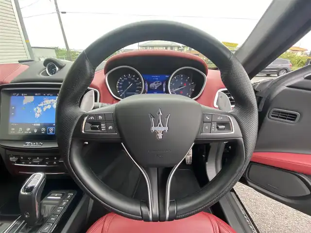 マセラティ マセラティ ギブリ グランスポーツ 福岡県 2020(令2)年 2.3万km 黒 ・サンルーフ/・アダプティブクルーズコントロール/・純正HDDナビ/USB/Bluetooth/AUX/AppleCarPlay/・全方位カメラ/・赤革シート/シートヒーター/・社外前後ドライブレコーダー/・ETC/・純正20AW/・プッシュスタート/・パーキングアシスト/・アイドリングストップ/・スマートキー/・スペアキー/・電動リアゲート/・レーンキープアシスト/・オートライト/・LEDライト/・保証書/・取扱説明書