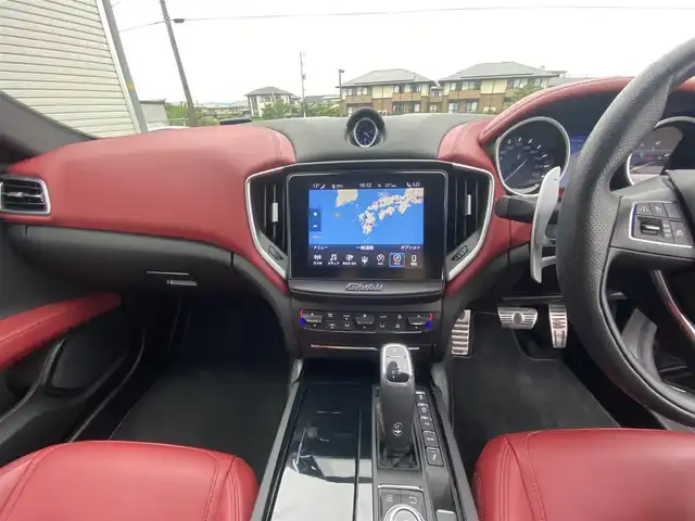 マセラティ マセラティ ギブリ グランスポーツ 福岡県 2020(令2)年 2.3万km 黒 ・サンルーフ/・アダプティブクルーズコントロール/・純正HDDナビ/USB/Bluetooth/AUX/AppleCarPlay/・全方位カメラ/・赤革シート/シートヒーター/・社外前後ドライブレコーダー/・ETC/・純正20AW/・プッシュスタート/・パーキングアシスト/・アイドリングストップ/・スマートキー/・スペアキー/・電動リアゲート/・レーンキープアシスト/・オートライト/・LEDライト/・保証書/・取扱説明書