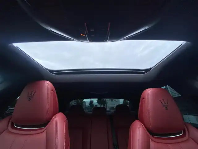 マセラティ マセラティ ギブリ グランスポーツ 福岡県 2020(令2)年 2.3万km 黒 ・サンルーフ/・アダプティブクルーズコントロール/・純正HDDナビ/USB/Bluetooth/AUX/AppleCarPlay/・全方位カメラ/・赤革シート/シートヒーター/・社外前後ドライブレコーダー/・ETC/・純正20AW/・プッシュスタート/・パーキングアシスト/・アイドリングストップ/・スマートキー/・スペアキー/・電動リアゲート/・レーンキープアシスト/・オートライト/・LEDライト/・保証書/・取扱説明書