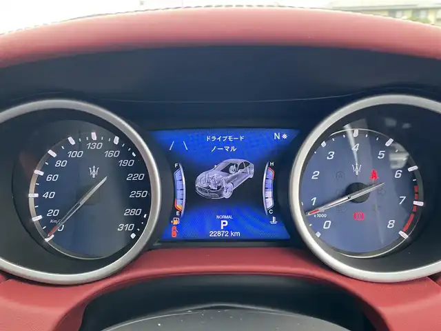 マセラティ マセラティ ギブリ グランスポーツ 福岡県 2020(令2)年 2.3万km 黒 ・サンルーフ/・アダプティブクルーズコントロール/・純正HDDナビ/USB/Bluetooth/AUX/AppleCarPlay/・全方位カメラ/・赤革シート/シートヒーター/・社外前後ドライブレコーダー/・ETC/・純正20AW/・プッシュスタート/・パーキングアシスト/・アイドリングストップ/・スマートキー/・スペアキー/・電動リアゲート/・レーンキープアシスト/・オートライト/・LEDライト/・保証書/・取扱説明書