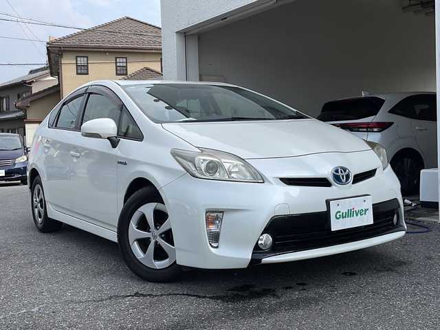 トヨタ プリウス S 岐阜県 2015(平27)年 6.8万km ホワイトパールクリスタルシャイン 純正SDナビ(NSZT-W64)/【SD/フルセグTV/CD/DVD/Bluetooth】/バックカメラ/純正15インチアルミホイール/オートライト/横滑り防止装置/盗難防止装置/ビルトインETC/ドライブレコーダー(DRY-ST2000)/純正フロアマット/カーテンエアバッグ/プッシュスタート/スマートキー/スペアキー/ベンチシート/取扱説明書/保証書
