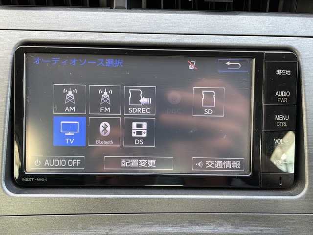 トヨタ プリウス S 岐阜県 2015(平27)年 6.8万km ホワイトパールクリスタルシャイン 純正SDナビ(NSZT-W64)/【SD/フルセグTV/CD/DVD/Bluetooth】/バックカメラ/純正15インチアルミホイール/オートライト/横滑り防止装置/盗難防止装置/ビルトインETC/ドライブレコーダー(DRY-ST2000)/純正フロアマット/カーテンエアバッグ/プッシュスタート/スマートキー/スペアキー/ベンチシート/取扱説明書/保証書