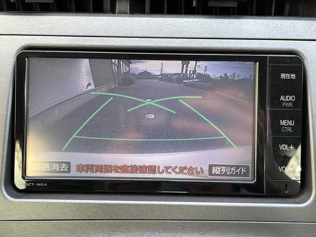 トヨタ プリウス S 岐阜県 2015(平27)年 6.8万km ホワイトパールクリスタルシャイン 純正SDナビ(NSZT-W64)/【SD/フルセグTV/CD/DVD/Bluetooth】/バックカメラ/純正15インチアルミホイール/オートライト/横滑り防止装置/盗難防止装置/ビルトインETC/ドライブレコーダー(DRY-ST2000)/純正フロアマット/カーテンエアバッグ/プッシュスタート/スマートキー/スペアキー/ベンチシート/取扱説明書/保証書