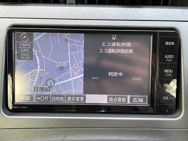 トヨタ プリウス S 岐阜県 2015(平27)年 6.8万km ホワイトパールクリスタルシャイン 純正SDナビ(NSZT-W64)/【SD/フルセグTV/CD/DVD/Bluetooth】/バックカメラ/純正15インチアルミホイール/オートライト/横滑り防止装置/盗難防止装置/ビルトインETC/ドライブレコーダー(DRY-ST2000)/純正フロアマット/カーテンエアバッグ/プッシュスタート/スマートキー/スペアキー/ベンチシート/取扱説明書/保証書