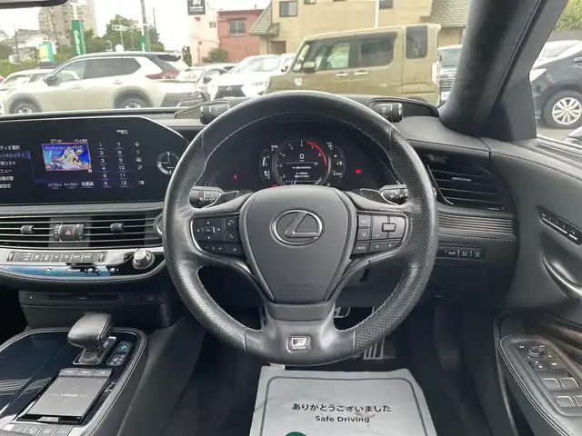 レクサス ＬＳ 500 Fスポーツ 神奈川県 2020(令2)年 2.8万km ホワイトノーヴァガラスフレーク TRDエアロ/TRDマフラー/TRD20インチAW/マークレビンソン/サンルーフ/LEXUS Safety System+A/・PCS(プリクラッシュセーフティ）/・FCTA(フロントクロストラフィックアラート）/・LAT(レーンレーシングアシスト）/・AHS(アダプティブハイビームシステム）/・RSA(ロードサインアシスト）/・レーダークルーズコントロール/・先行車発進告知機能/・ドライバー異常時対応システム/純正12.3インチナビ/・バックカメラ/全方位カメラ/・CD/BD/DVD/・フルセグTV/・Bluetooth/内装/・レクサスクライメントコンジェルジュ/・パワーシート（D席/N席）/・シートヒーター（全席）/・シートベンチレーション（D席/N席）/・シート素材（本革/ウルトラスエード）/ADS/AFS/電動リアゲート/ビルトインETC2，0/HUD/前後ドライブレコーダー/スマートキー×３/新車時手帳/取扱説明書