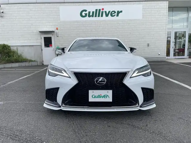 レクサス ＬＳ 500 Fスポーツ 神奈川県 2020(令2)年 2.8万km ホワイトノーヴァガラスフレーク TRDエアロ/TRDマフラー/TRD20インチAW/マークレビンソン/サンルーフ/LEXUS Safety System+A/・PCS(プリクラッシュセーフティ）/・FCTA(フロントクロストラフィックアラート）/・LAT(レーンレーシングアシスト）/・AHS(アダプティブハイビームシステム）/・RSA(ロードサインアシスト）/・レーダークルーズコントロール/・先行車発進告知機能/・ドライバー異常時対応システム/純正12.3インチナビ/・バックカメラ/全方位カメラ/・CD/BD/DVD/・フルセグTV/・Bluetooth/内装/・レクサスクライメントコンジェルジュ/・パワーシート（D席/N席）/・シートヒーター（全席）/・シートベンチレーション（D席/N席）/・シート素材（本革/ウルトラスエード）/ADS/AFS/電動リアゲート/ビルトインETC2，0/HUD/前後ドライブレコーダー/スマートキー×３/新車時手帳/取扱説明書
