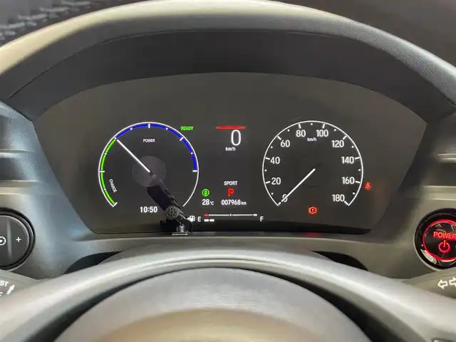 ホンダ ヴェゼル ハイブリッド e:HEV Z 岩手県 2023(令5)年 0.8万km プレミアムサンライトホワイトパール ４WD/ハンズフリーアクセスパワーテールゲート/ホンダセンシング/衝突軽減ブレーキ/踏み間違い衝突軽減システム/アダプティブクルーズコントロール/渋滞運転支援機能/レーンキープアシスト/アダプティブドライビングビーム/パーキングセンサー/ヒルディセントコントロール/減速セレクター/横滑り防止装置/オートブレーキホールド/シートヒーター/ステアリングヒーター/PTCヒーター/Pioneerディスプレイオーディオ/AppleCarPlay、AndroidAuto/バックカメラ/ETC/ドライブレコーダー/LEDヘッドライト/LEDフォグライト/純正18インチアルミホイール