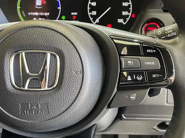 ホンダ ヴェゼル ハイブリッド e:HEV Z 岩手県 2023(令5)年 0.8万km プレミアムサンライトホワイトパール ４WD/ハンズフリーアクセスパワーテールゲート/ホンダセンシング/衝突軽減ブレーキ/踏み間違い衝突軽減システム/アダプティブクルーズコントロール/渋滞運転支援機能/レーンキープアシスト/アダプティブドライビングビーム/パーキングセンサー/ヒルディセントコントロール/減速セレクター/横滑り防止装置/オートブレーキホールド/シートヒーター/ステアリングヒーター/PTCヒーター/Pioneerディスプレイオーディオ/AppleCarPlay、AndroidAuto/バックカメラ/ETC/ドライブレコーダー/LEDヘッドライト/LEDフォグライト/純正18インチアルミホイール