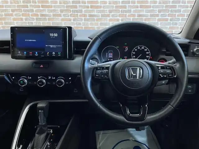 ホンダ ヴェゼル ハイブリッド e:HEV Z 岩手県 2023(令5)年 0.8万km プレミアムサンライトホワイトパール ４WD/ハンズフリーアクセスパワーテールゲート/ホンダセンシング/衝突軽減ブレーキ/踏み間違い衝突軽減システム/アダプティブクルーズコントロール/渋滞運転支援機能/レーンキープアシスト/アダプティブドライビングビーム/パーキングセンサー/ヒルディセントコントロール/減速セレクター/横滑り防止装置/オートブレーキホールド/シートヒーター/ステアリングヒーター/PTCヒーター/Pioneerディスプレイオーディオ/AppleCarPlay、AndroidAuto/バックカメラ/ETC/ドライブレコーダー/LEDヘッドライト/LEDフォグライト/純正18インチアルミホイール