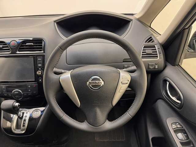 日産 セレナ ハイウェイS S HV Aセーフ 兵庫県 2014(平26)年 7.9万km ダイヤモンドブラック 純正SDナビ/フルセグ CD DVD BT MSV/純正フリップダウンモニター/両側パワースライドドア/エマージェンシーブレーキ/LKA/クルーズコントロール/コーナーセンサー/アラウンドビューモニター/ETC/LEDヘッドライト/フォグライト/オートライト/スマートキー/スペアキー