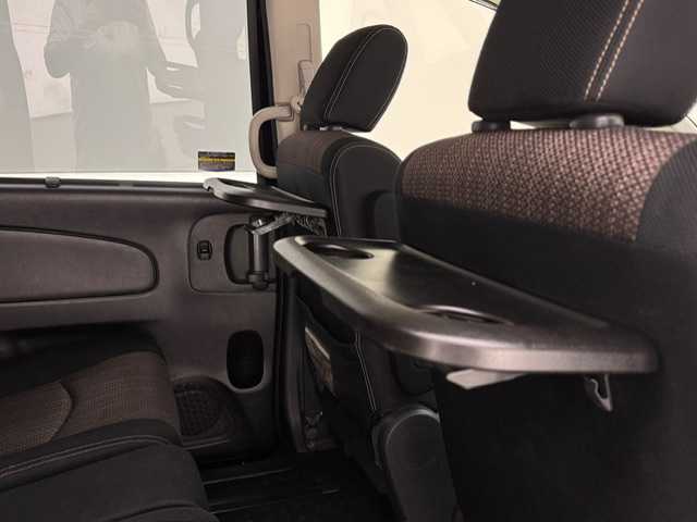 日産 セレナ ハイウェイS S HV Aセーフ 兵庫県 2014(平26)年 7.9万km ダイヤモンドブラック 純正SDナビ/フルセグ CD DVD BT MSV/純正フリップダウンモニター/両側パワースライドドア/エマージェンシーブレーキ/LKA/クルーズコントロール/コーナーセンサー/アラウンドビューモニター/ETC/LEDヘッドライト/フォグライト/オートライト/スマートキー/スペアキー